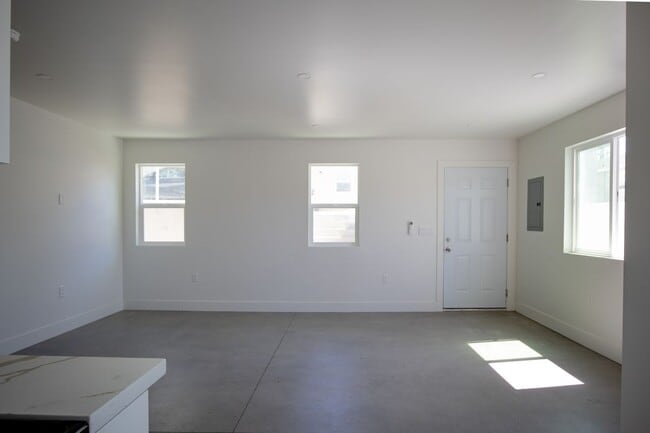 Photo - 4911 Lynnfield St