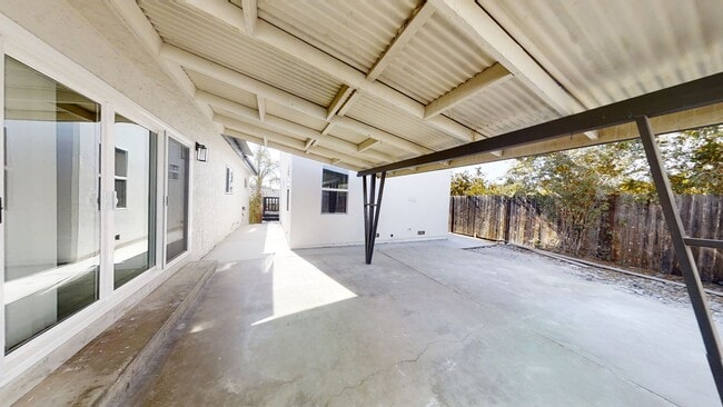 Photo - New 4 bed house with Private Deck!