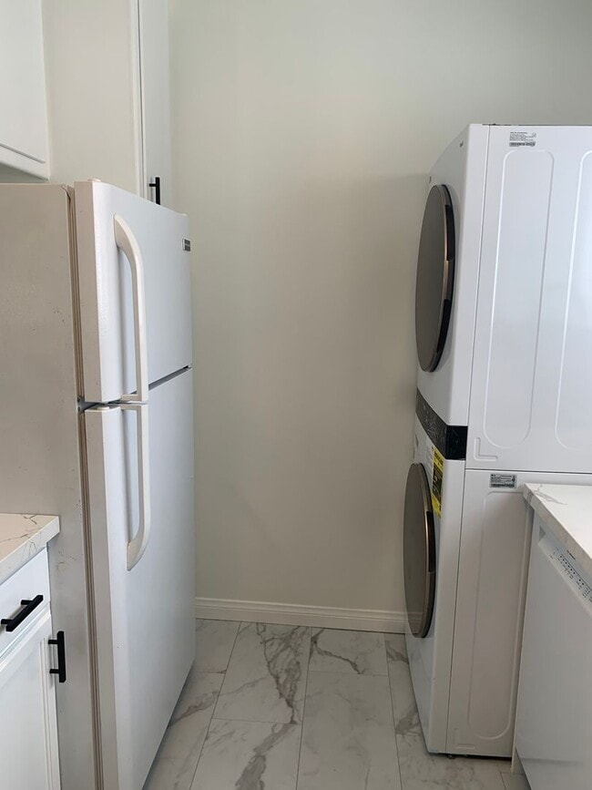 Building Photo - 12048-52 Sylvester Street Unit 12052