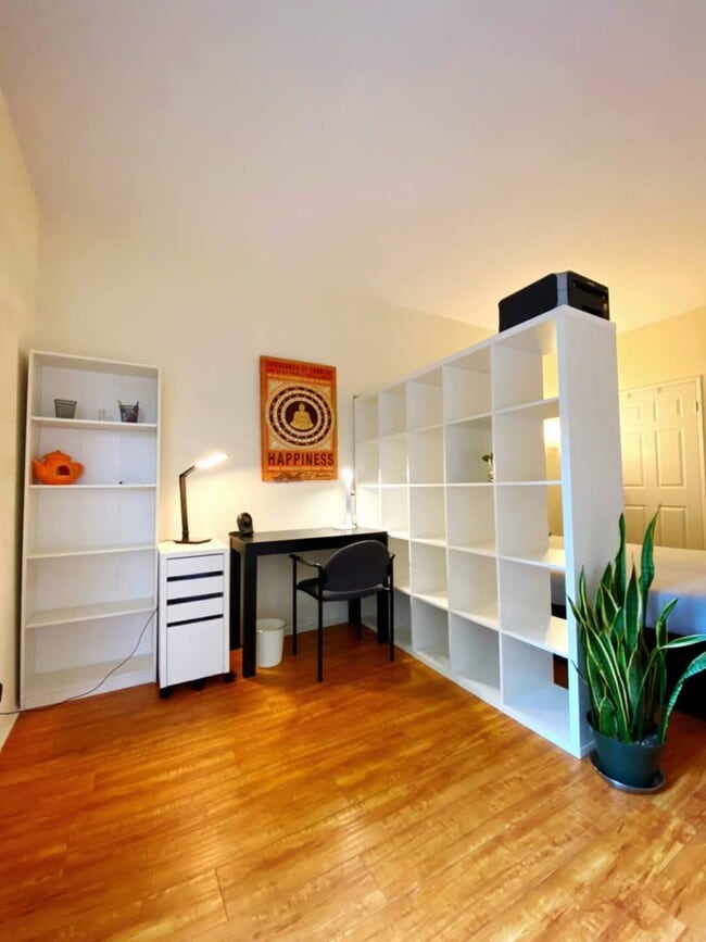 Photo - 1620 S Bentley Ave