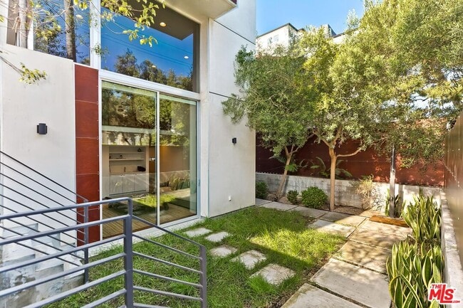 Photo - 111 Eastwind St