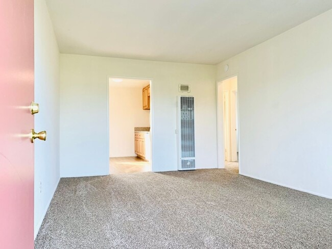 Photo - BLOCKS TO THE BAY! 2BD/1BA APARTMENT IN PACIFIC BEACH! Only $2,595mo! Unit 1954 1/2 Oliver Avenue