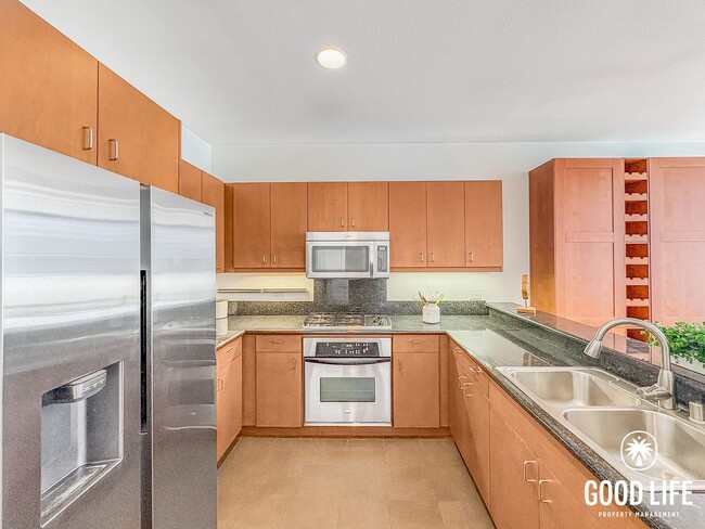 Building Photo - Luminous 2BD/2BA Apartment in East Village with Reserved Parking, City Views & Rooftop Amenities Unit 804