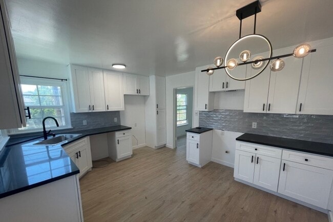 Huge Eat In Kitchen - 5325 Whitsett Ave