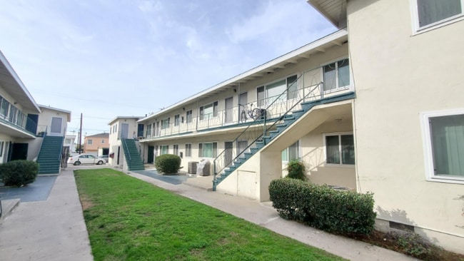 Photo - 635 S Grevillea Ave Apartment Unit 635-10