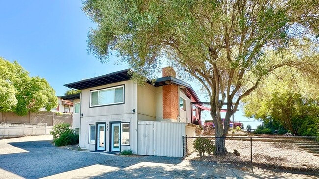 Upgraded & Remodeled Unit in Fallbrook! H... - Upgraded & Remodeled House Unit in Fallbrook! H...
