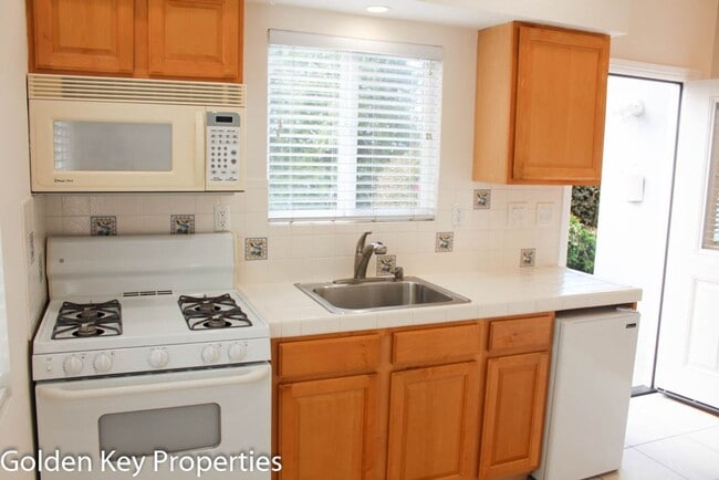 Photo - Charming detached granny flat in South Oceanside!