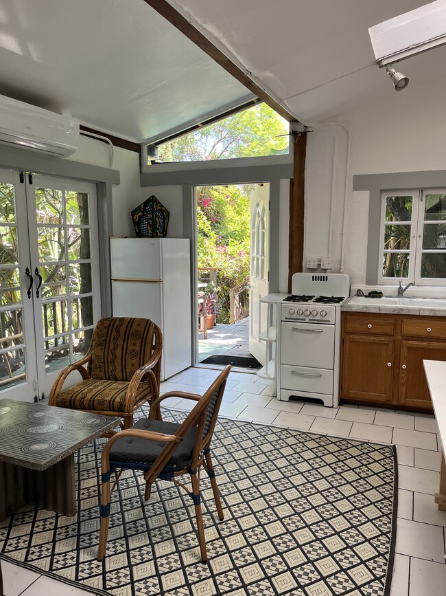 Photo - 3534 Fernwood Ave