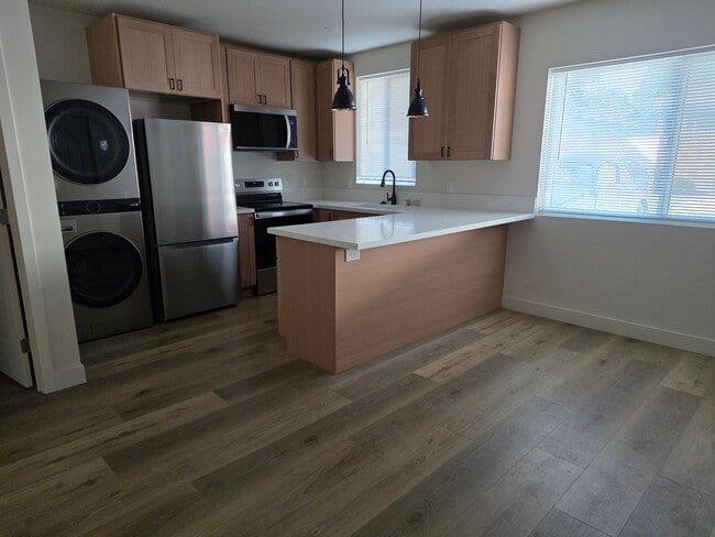 Building Photo - 14338 Flomar Dr