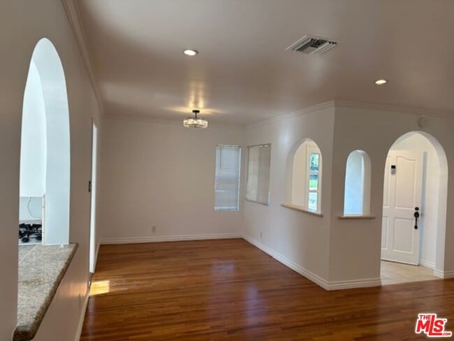 Photo - 5368 Crebs Ave