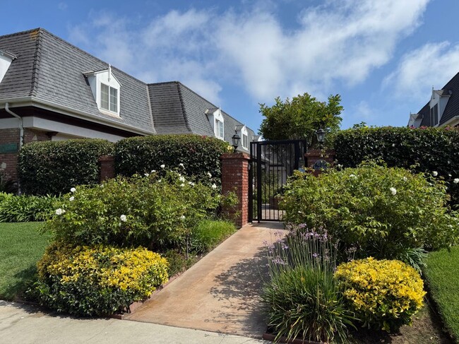 Building Photo - 8130 Redlands St