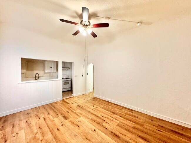 Building Photo - 739 Normandie Ave Unit 101 Rental