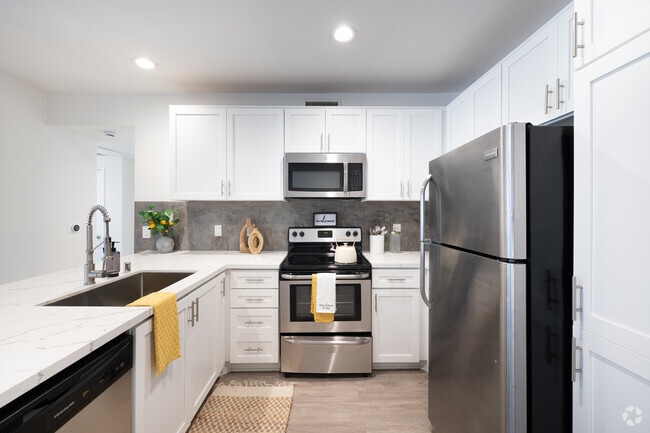 Building Photo - 3400 Cahuenga Blvd Los Angeles, CA 90068