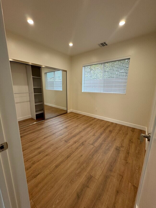 Photo - 9274 Cayuga Ave