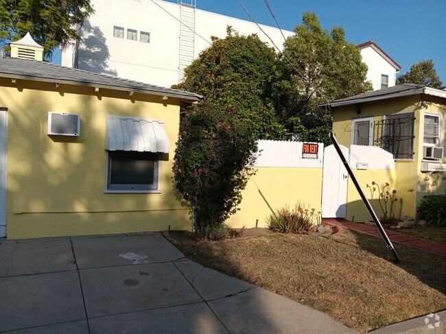 Building Photo - 10657 Woodbridge St Rental