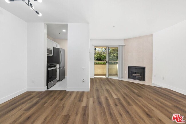 Photo - 10960 Ashton Ave Unit 101