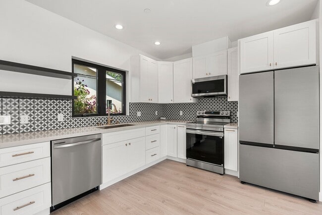 Building Photo - Stunning brand new construction, modern lu... Unit 8929 B Hubbard Rental