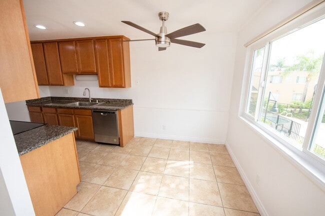Building Photo - MOVE IN SPECIAL! $750 off first month rent! 2BR/1.5BA Condo! 2 parking spaces