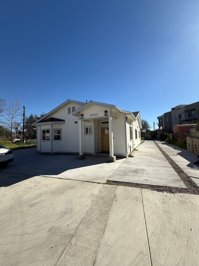 Photo - 6460 Mary Ellen Ave Unit 6462