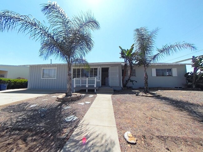 Building Photo - 7 Bedroom 4 Bath Home a hop and a skip to campus- SUPER CLOSE TO CAMPUS!