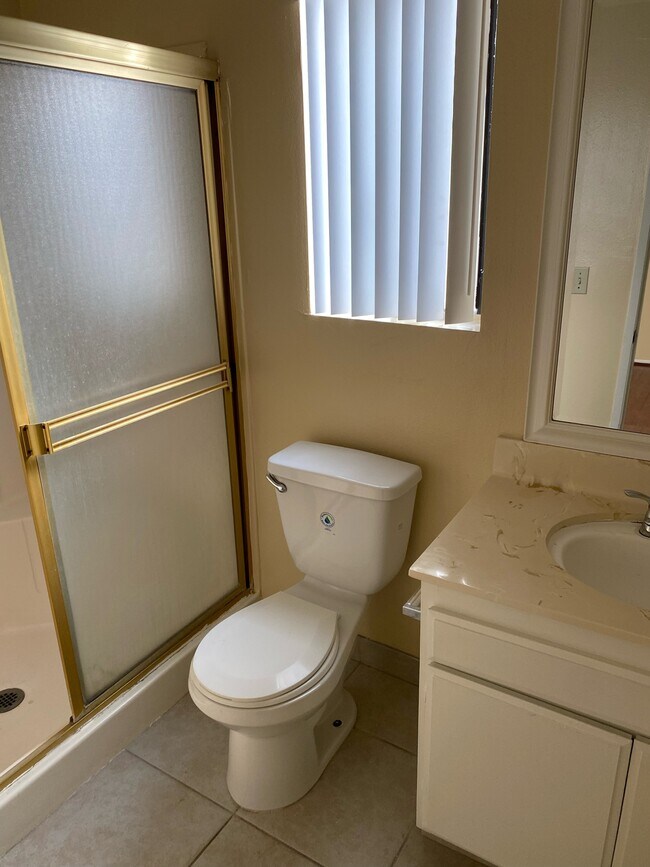 Photo - 6134 Woodman Ave
