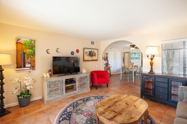 Building Photo - 500 S Farrell Dr