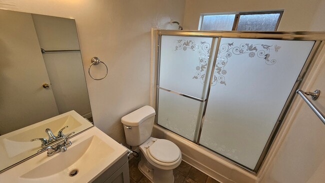 Photo - 638 N W Knoll Dr Unit 3