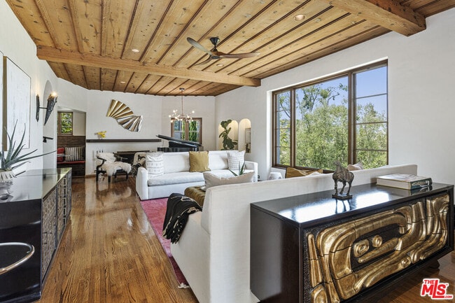 Photo - 3351 N Knoll Dr
