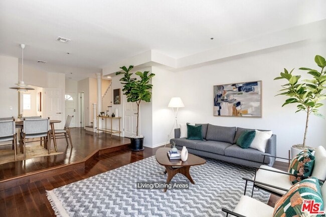 Building Photo - 850 N Poinsettia Pl Unit 2