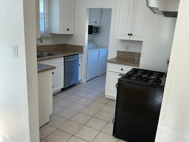 Photo - 10713 Esther Ave