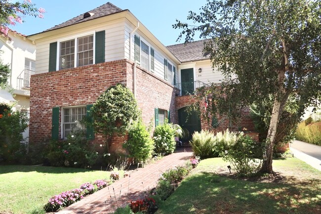 Front of the Building - 210 S Spalding Dr Apartments