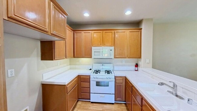 Photo - 1800 E Lakeshore Dr