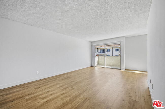 Photo - 1352 S Carmelina Ave Unit 203