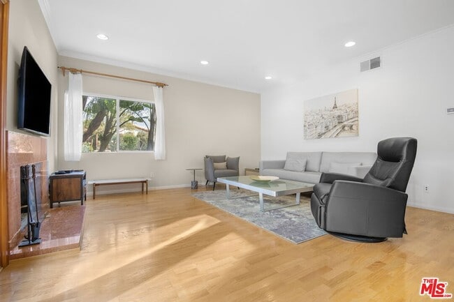 Building Photo - 916 15th St