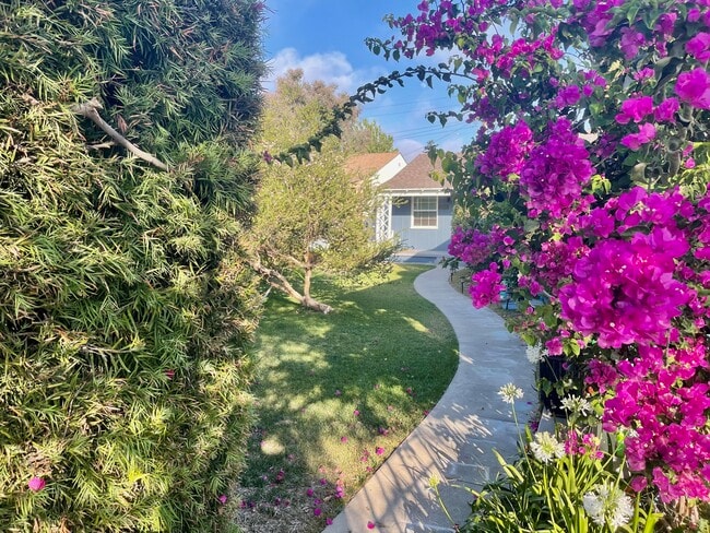 Beautiful Garden Triplex - 1322 Ocean Park Blvd Unit 1/2