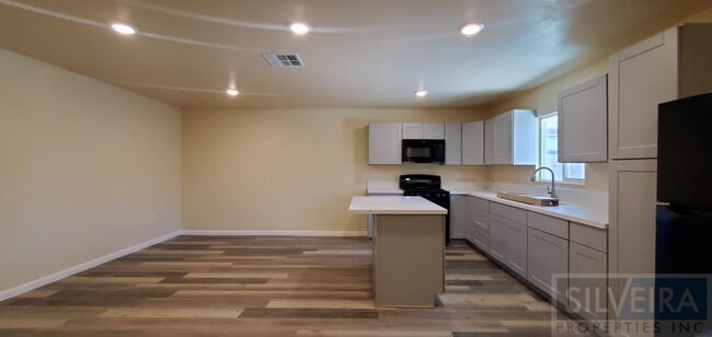 Photo - 1390 Yale Pl Unit 1390-A
