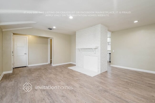 Photo - 17363 Saticoy St