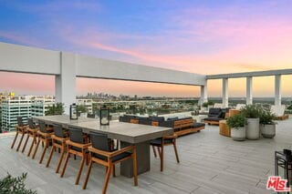 Photo - 7135 Hollywood Blvd