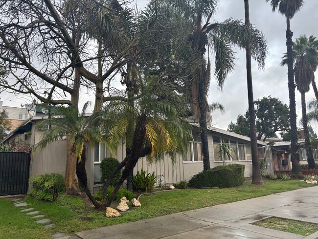 Photo - 12415 Archwood St Unit 4