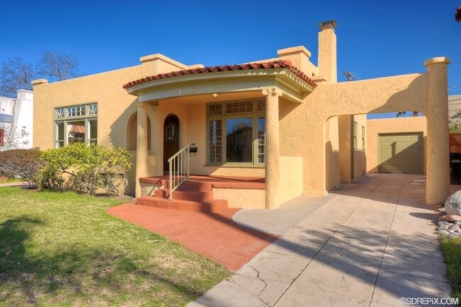 Building Photo - 4725 Kensington Dr