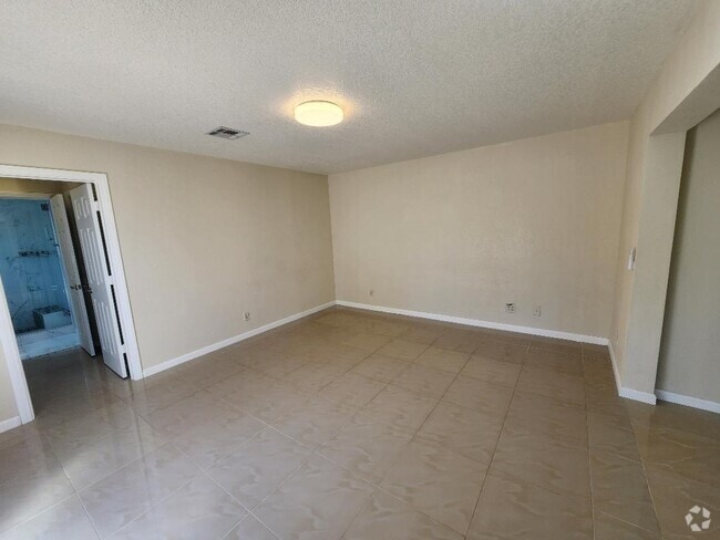 Building Photo - 64981 Cotton Ct Rental