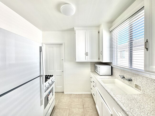 Photo - Light, bright, & SPACIOUS - 1 Bed/1 Bath T... Unit 4420