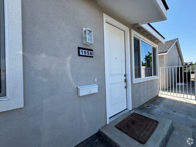 Building Photo - 1056 N Lincoln St Rental