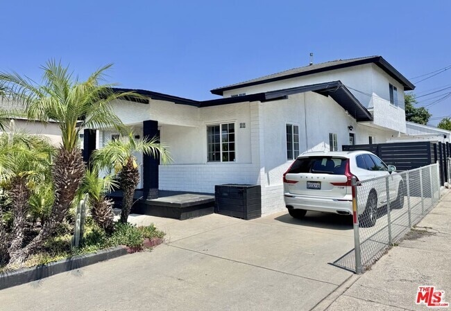 Building Photo - 1111 E Elk Ave Rental