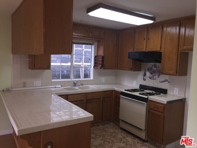 Photo - 5822 Harold Way Unit D