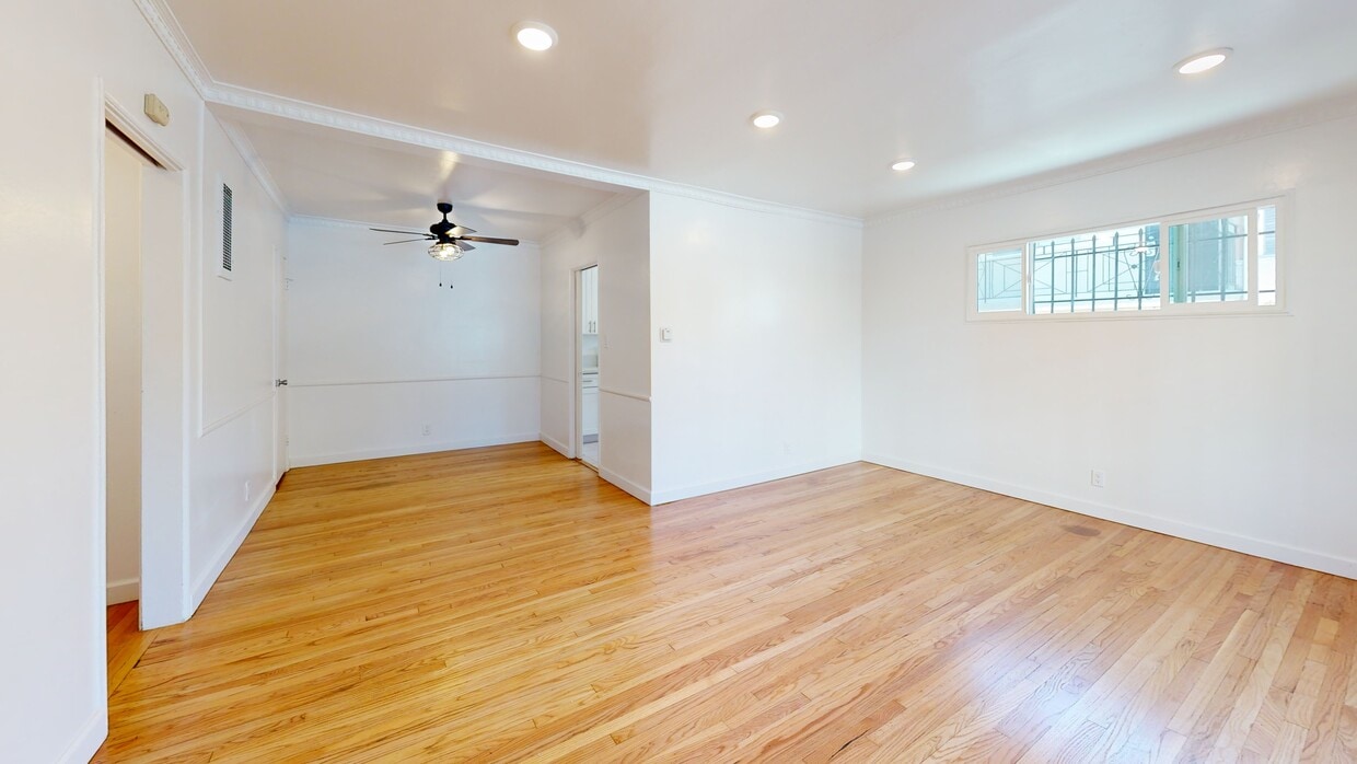 3D Tour - 1224 N Mansfield Ave Apartments