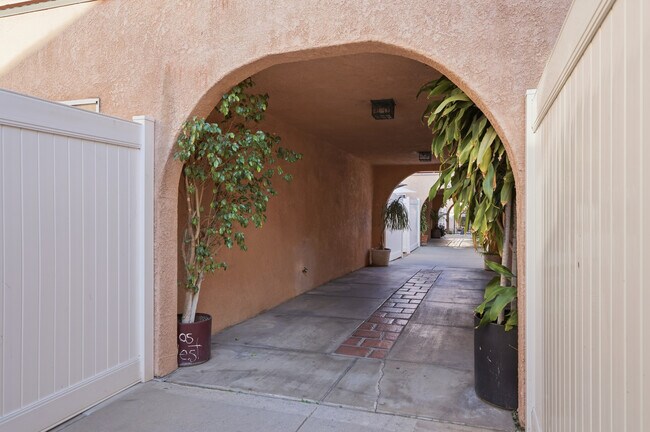 Photo - 7924 Woodman Ave Unit 3