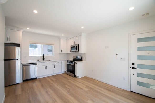 Photo - 4334 Mammoth Ave Unit 4336 1/2