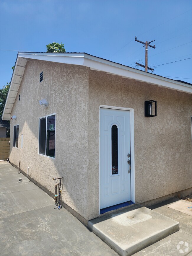 Building Photo - 15302 Leahy Ave Rental