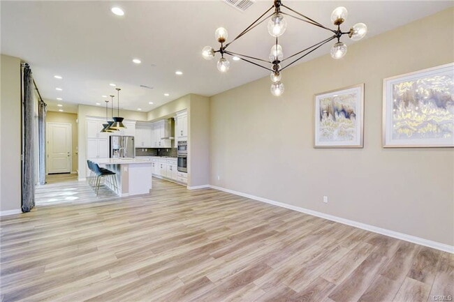 Photo - 168 Spectacle